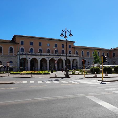 Pisa Train Station Hostel Exteriör bild